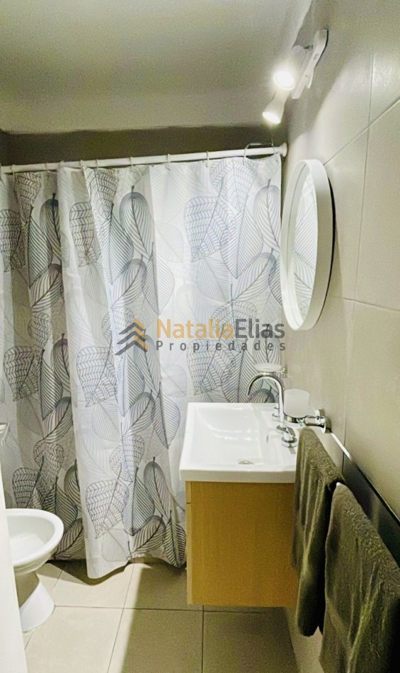 Ambiente con balcon al contrafrente La Perla 
