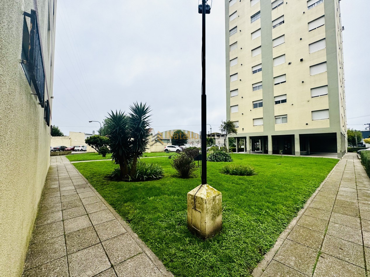 Departamento 3 ambientes externo con espacio de cochera 