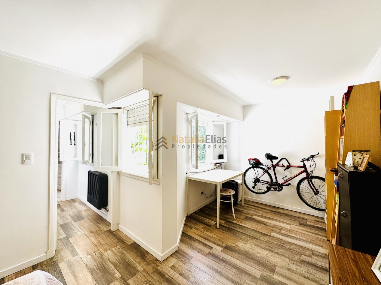 PH en La Perla 2 ambientes con patio propio RECICLADO y EQUIPADO