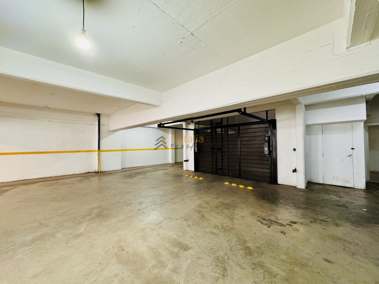Departamento 2 ambientes con cochera Plaza Colon