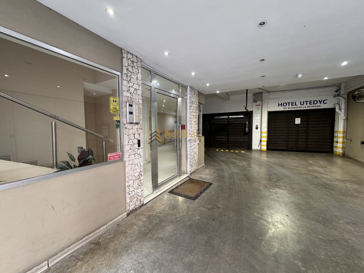 Departamento 2 ambientes con cochera Plaza Colon