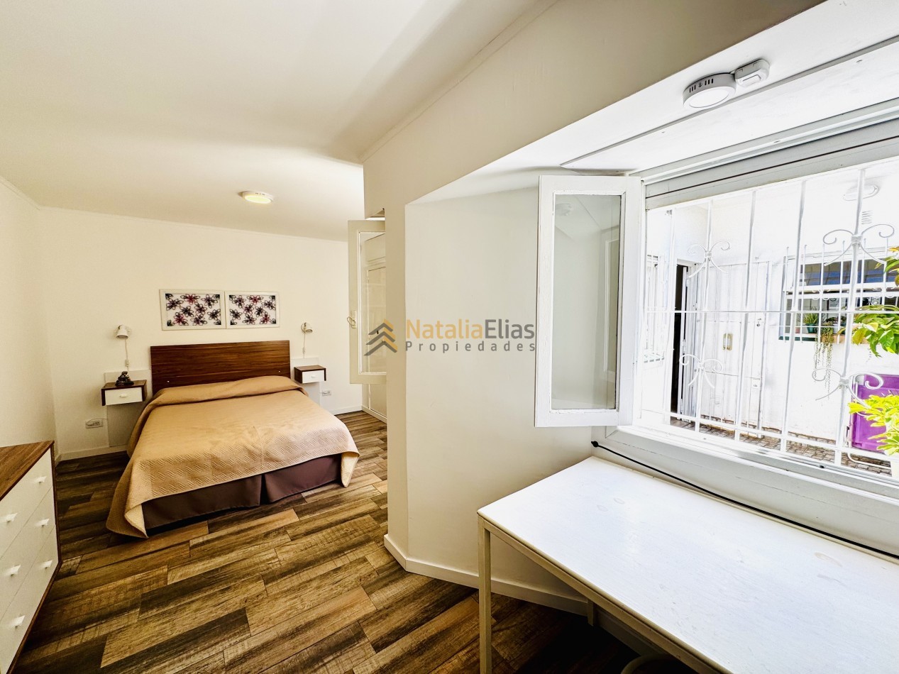 PH en La Perla 2 ambientes con patio propio RECICLADO y EQUIPADO