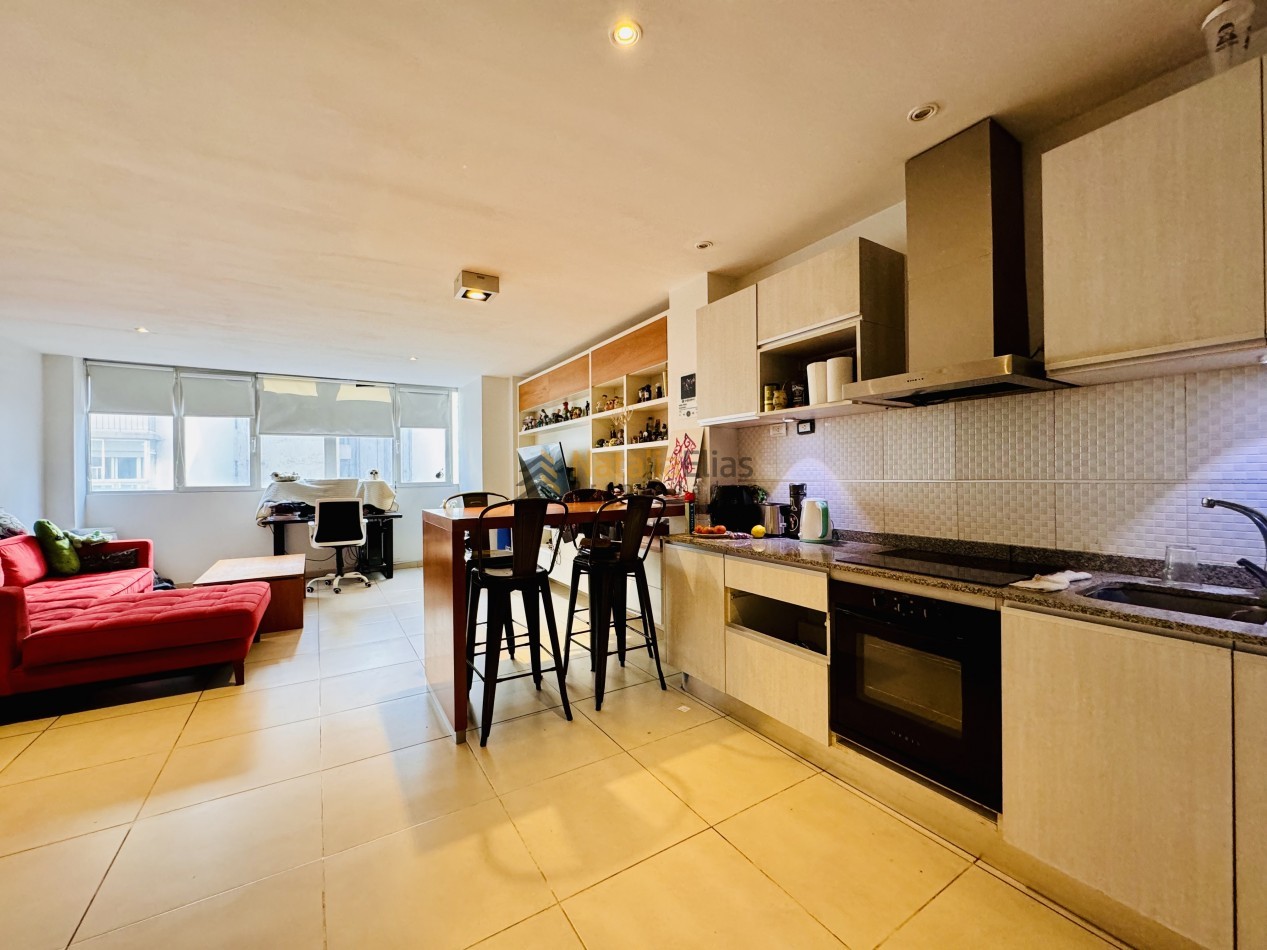 Departamento 2 ambientes con cochera Plaza Colon