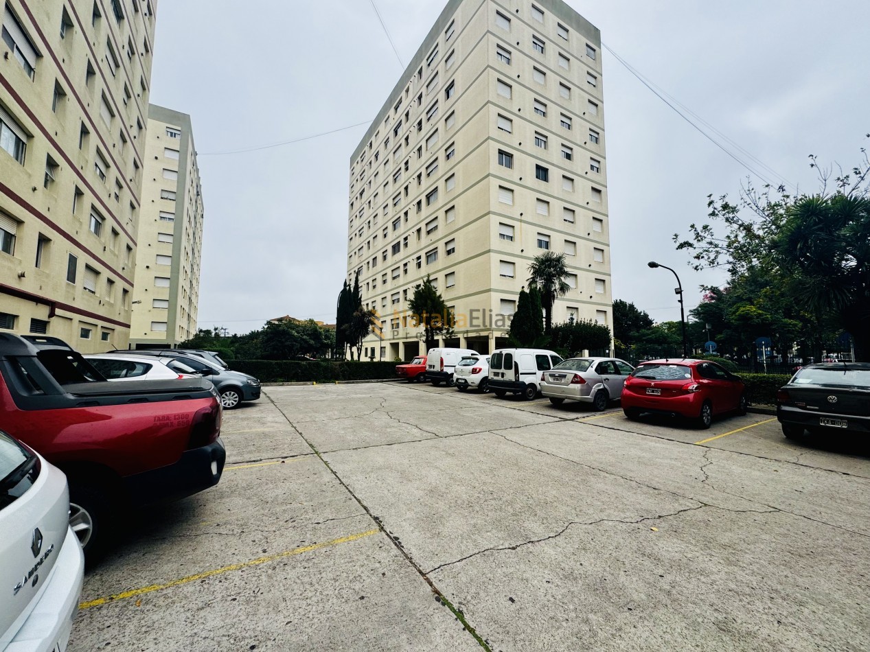 Departamento 3 ambientes externo con espacio de cochera 