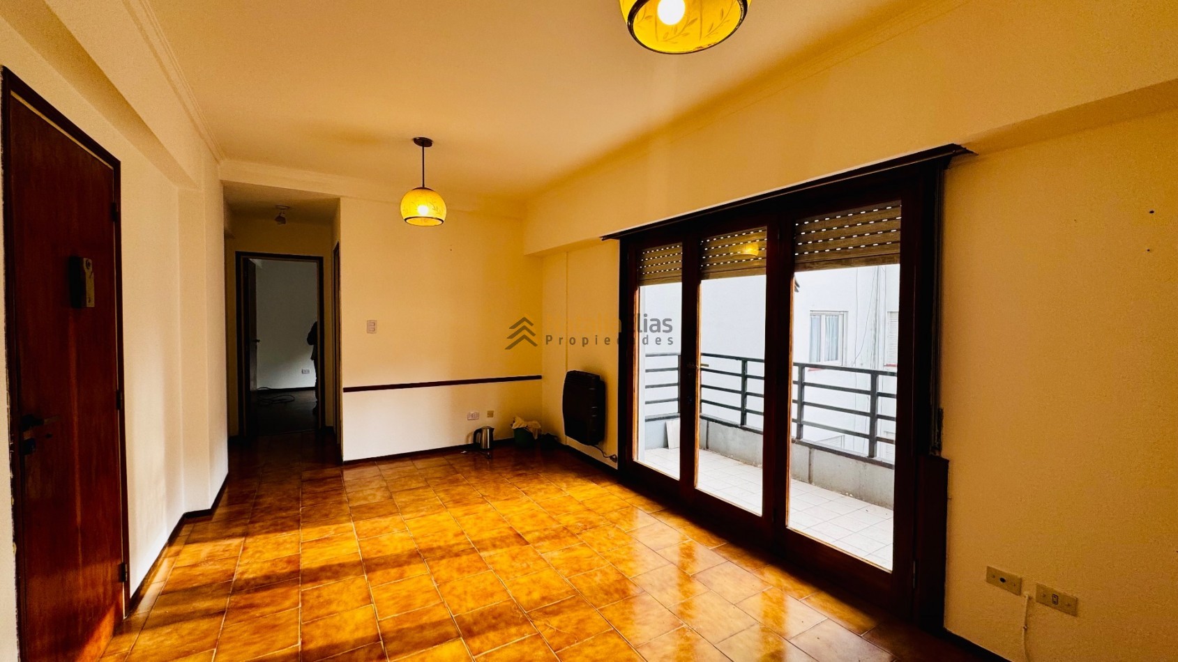 Departamento 2 ambientes con balcon al lateral 