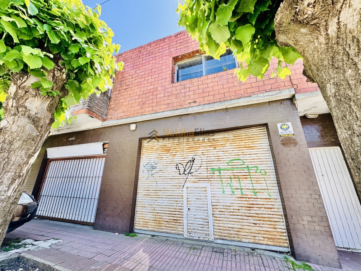 Local al frente + sector de trabajo + vivienda al fondo