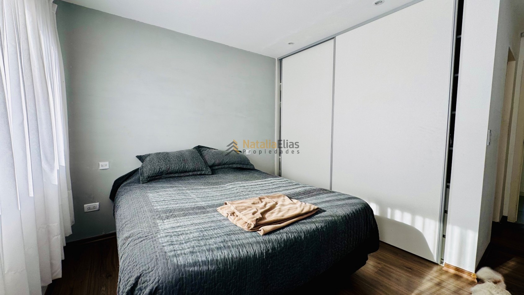 Chalet 3 ambientes con garage y parque 