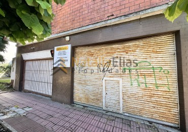 Local al frente + sector de trabajo + vivienda al fondo